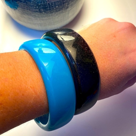 🔥 Bundle 🔥 VTG Acrylic Bangle Bracelets x2 - Picture 1 of 3